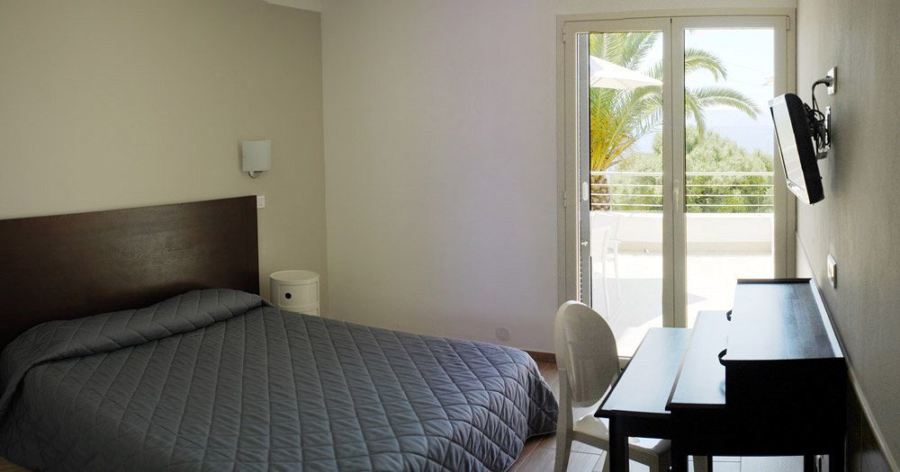 Hotel Les Eucalyptus Порто-Полло Экстерьер фото